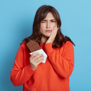 woman requiring an emergency visit to the dentist in bendigo